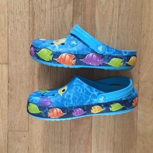 light up fish crocs